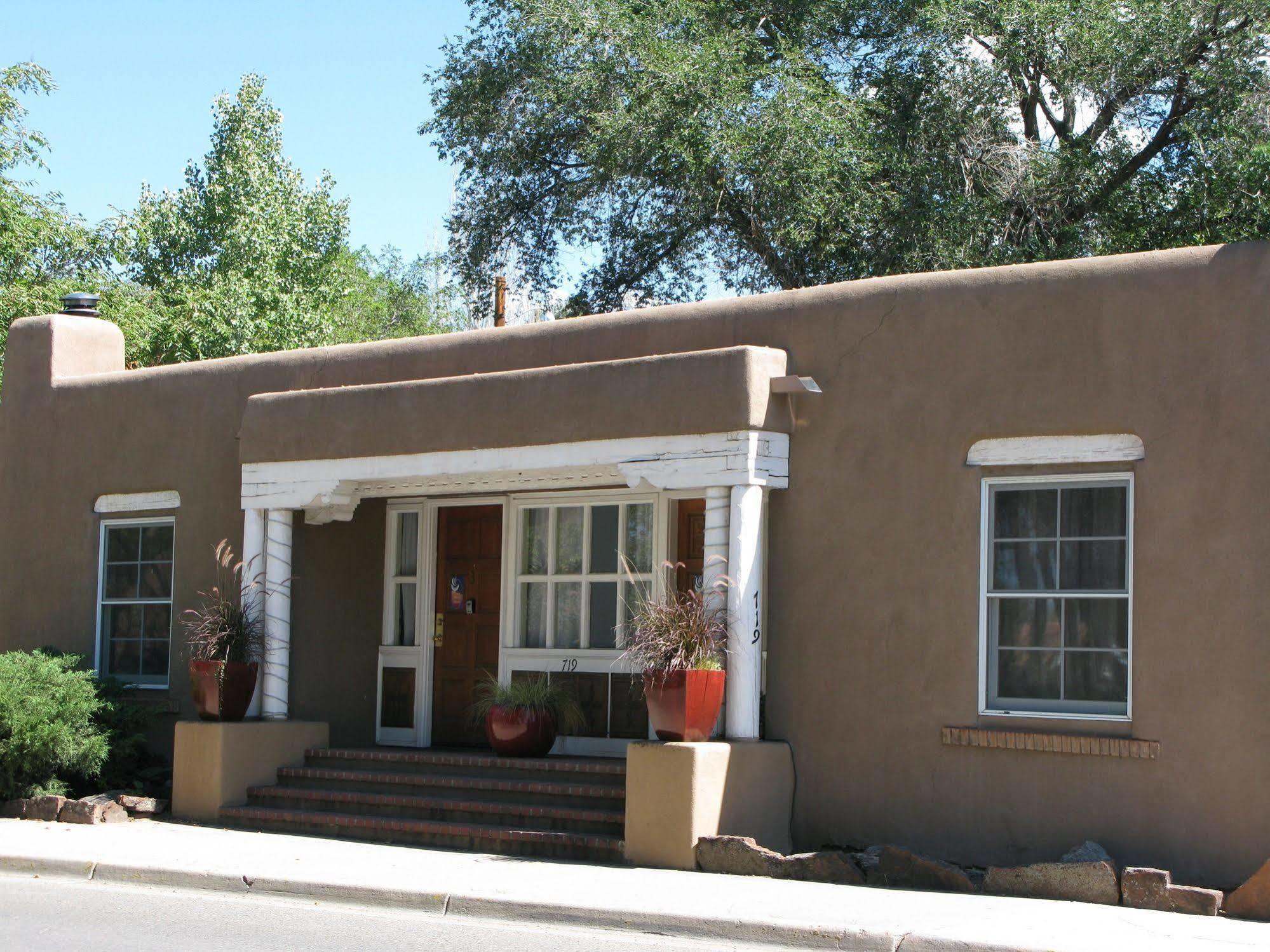 Casa De Tres Lunas/house Of Three Moons Inn Santa Fe